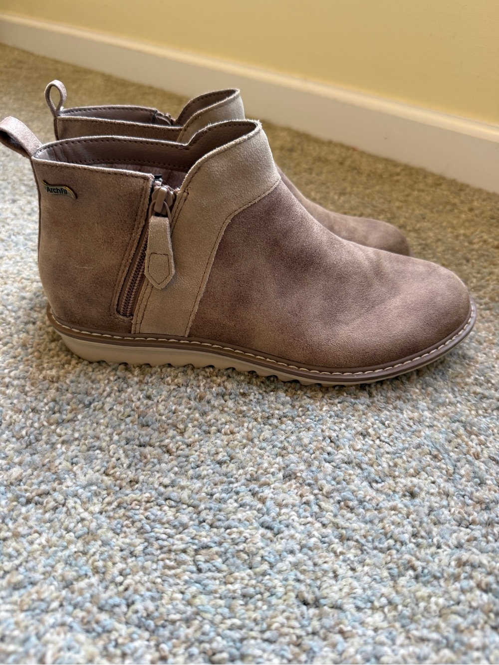 Skechers Mojave Zip Ankle Boot - Comfortable Women’s Shoe size 9.5
